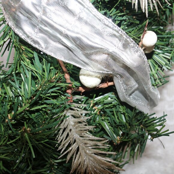 Christmas round wreath all artificial with some decorations included 21x21 - Picture 5 of 5